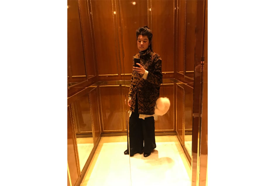 ANNA_GRAY_ElevatorSelfie
